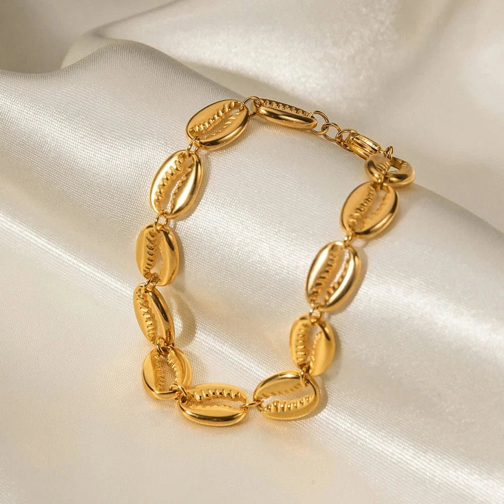 18k Dainty Cowrie Shell Bracelet