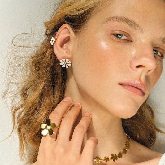 18k Dainty Daisy Floral Earrings