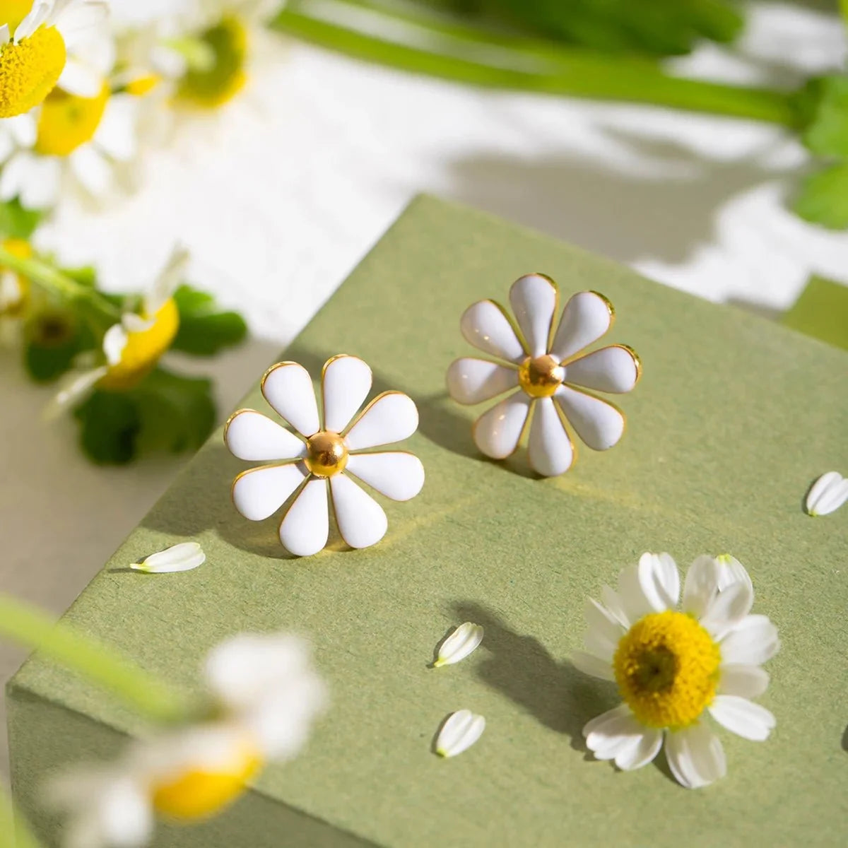 18k Dainty Daisy Floral Earrings