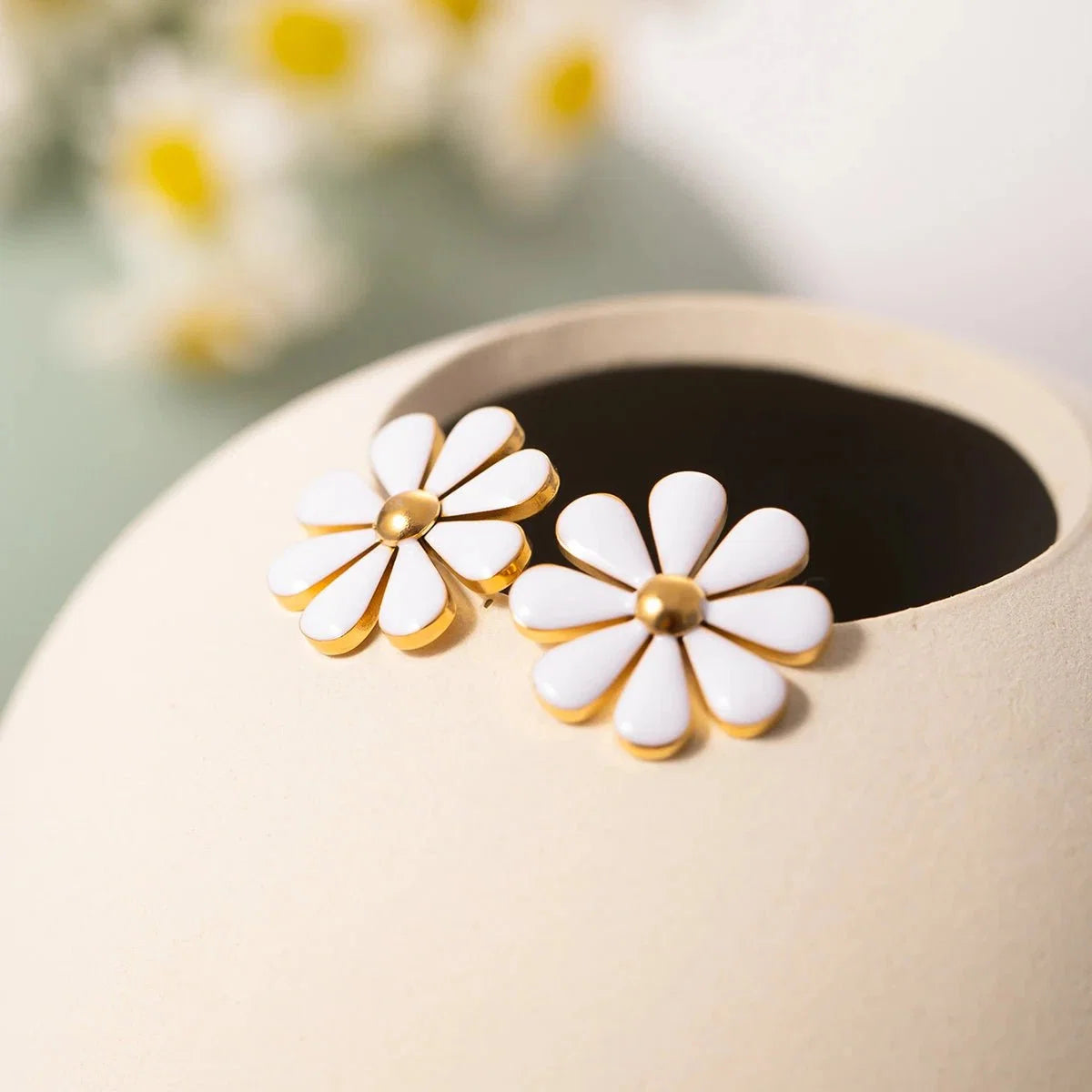 18k Dainty Daisy Floral Earrings