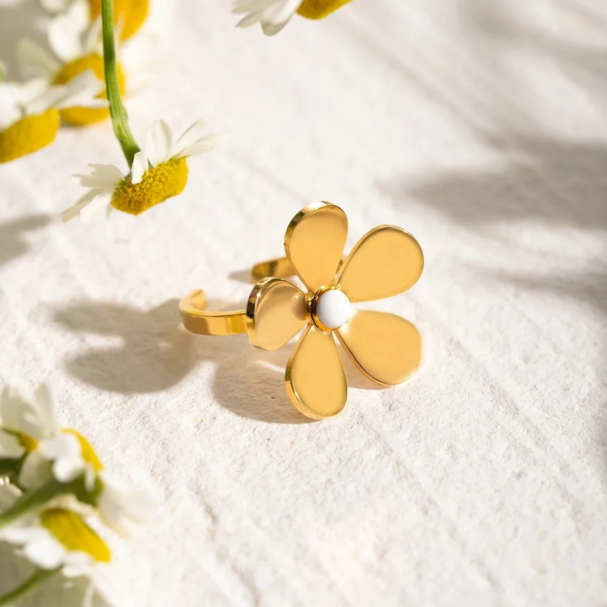 18k Dainty Daisy Floral Ring