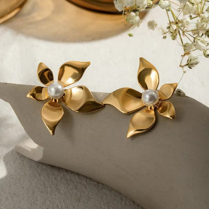 18k Glamorous Gold Floral Stud Earrings & Ring