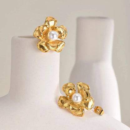 18k Pearl Flower Earrings