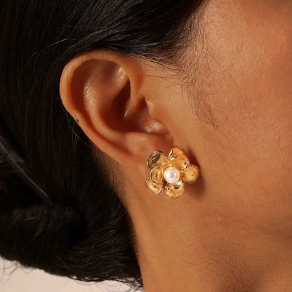 18k Pearl Flower Earrings