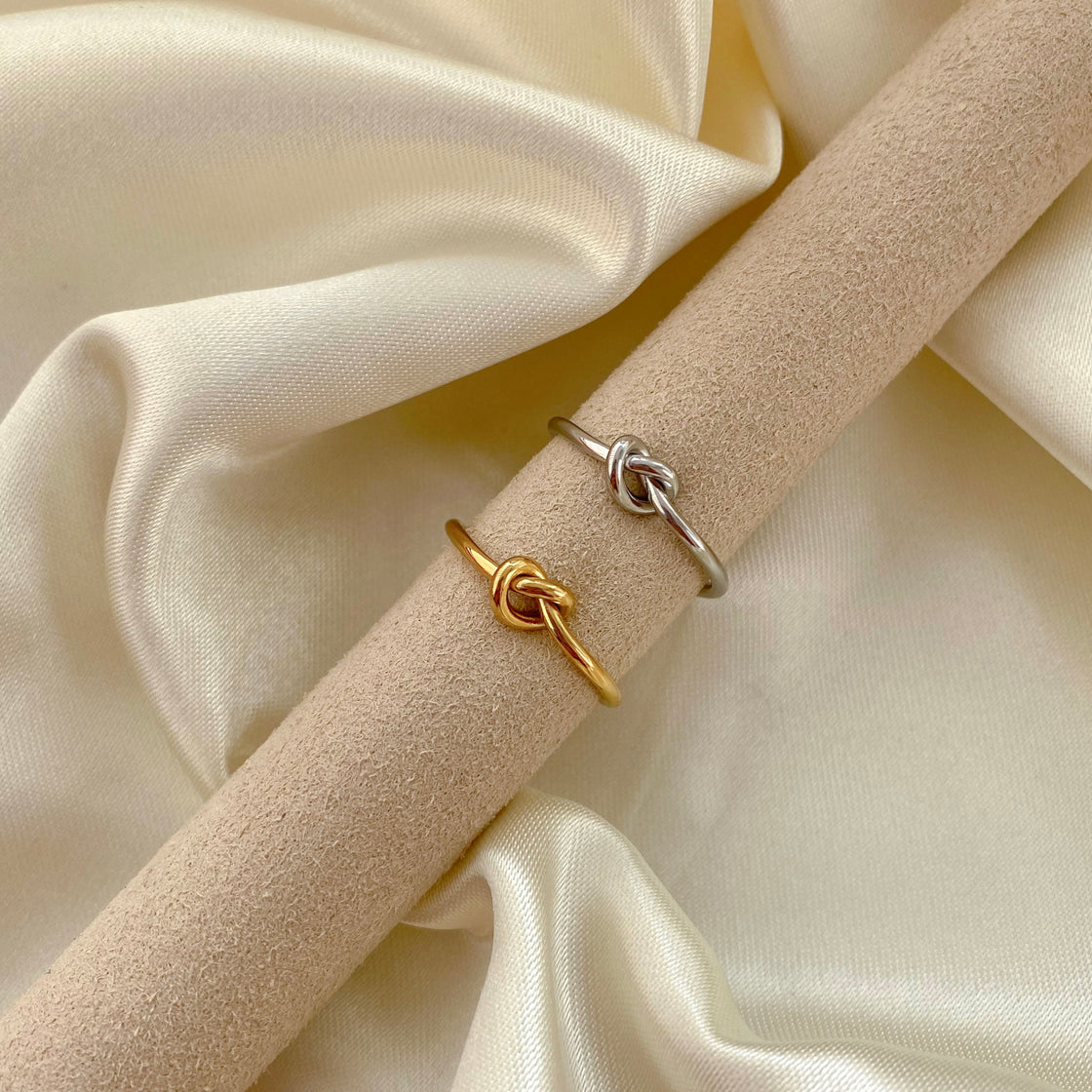 Dainty Heart Knot Bond Ring