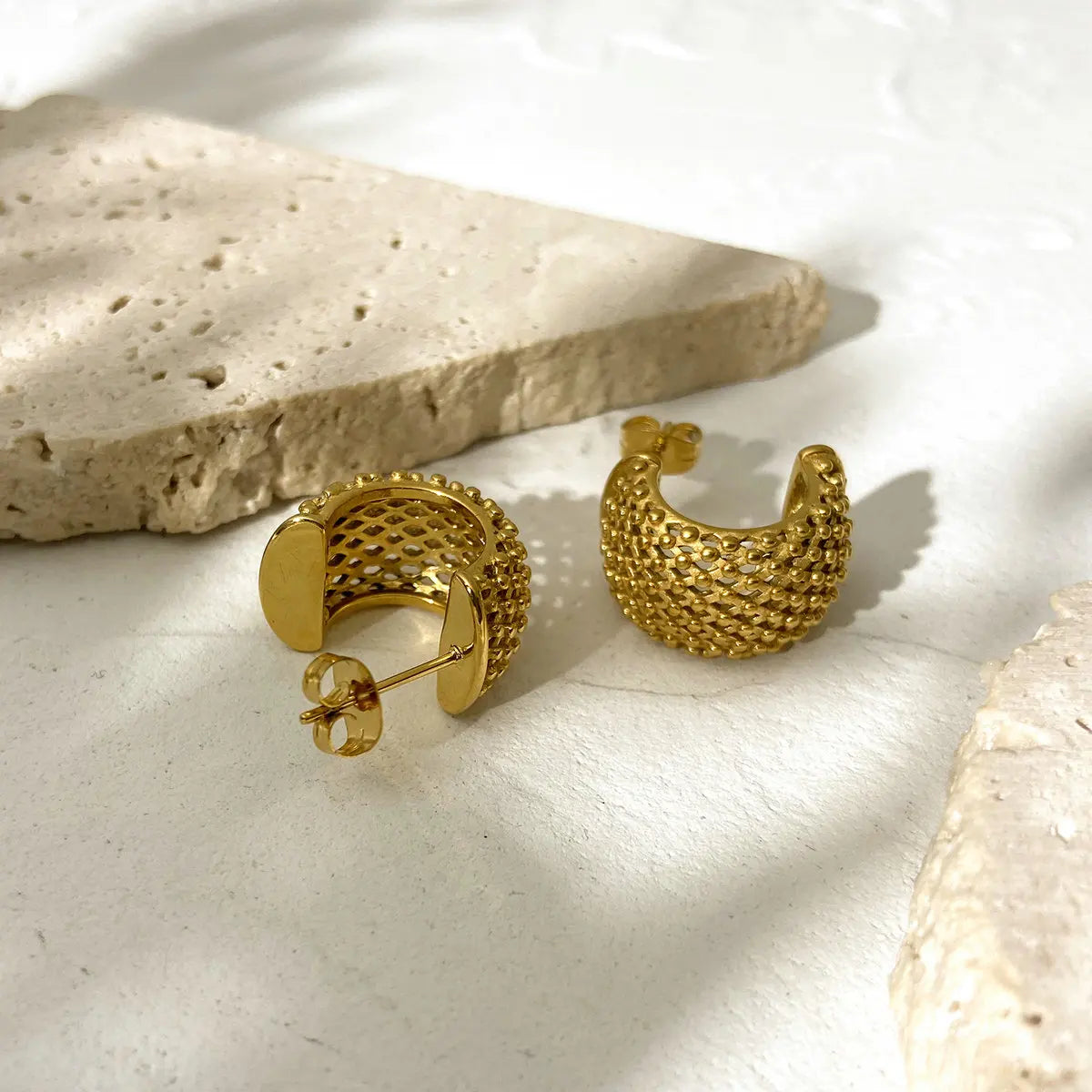 18k Mesh C Hoop Earrings