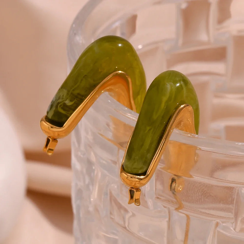 18k Classy V Hoop Earrings
