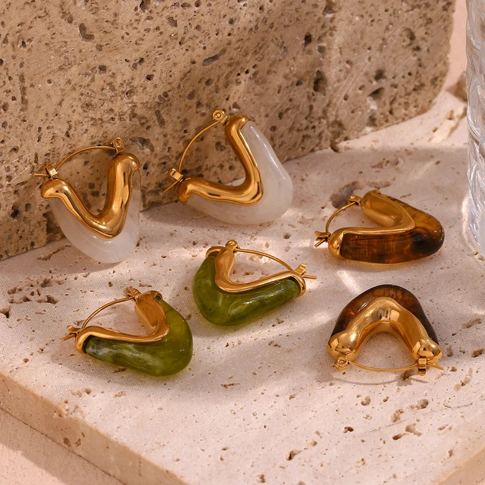 18k Classy V Hoop Earrings