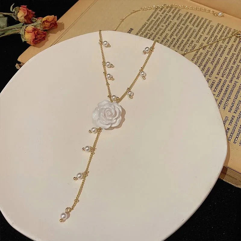 Blanc La Floral Necklace