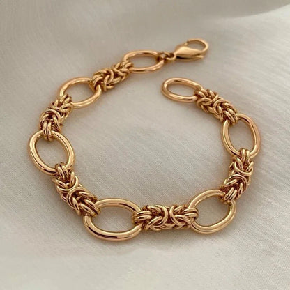 Contrasting Statement Chain Bracelet