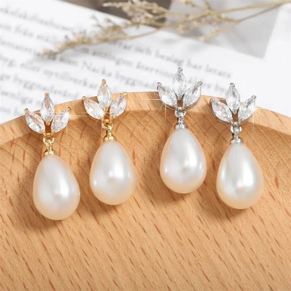 Dainty Diamond Leaf Pearl Earrings