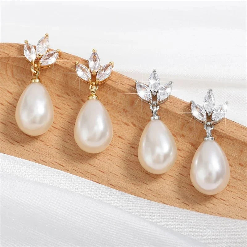 Dainty Diamond Leaf Pearl Earrings