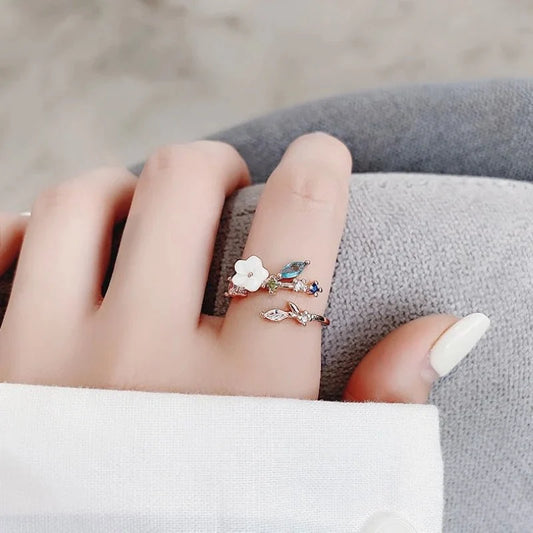 Dainty Floral Diamond Leaf Ring