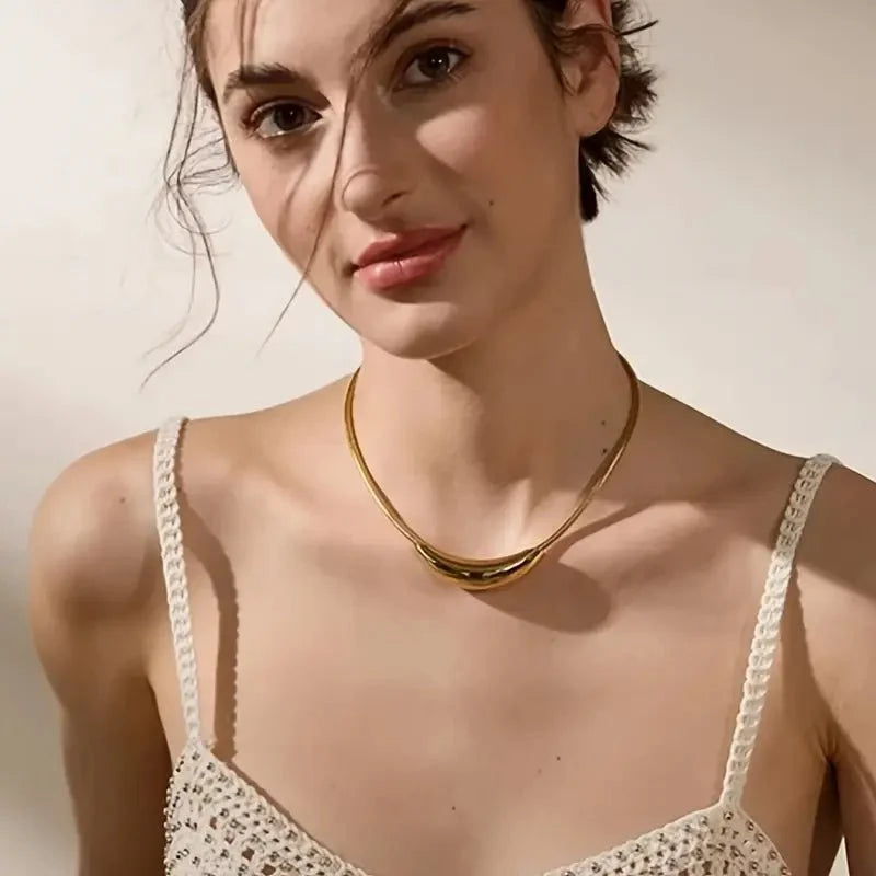 Dainty Modern Curve Choker Necklace
