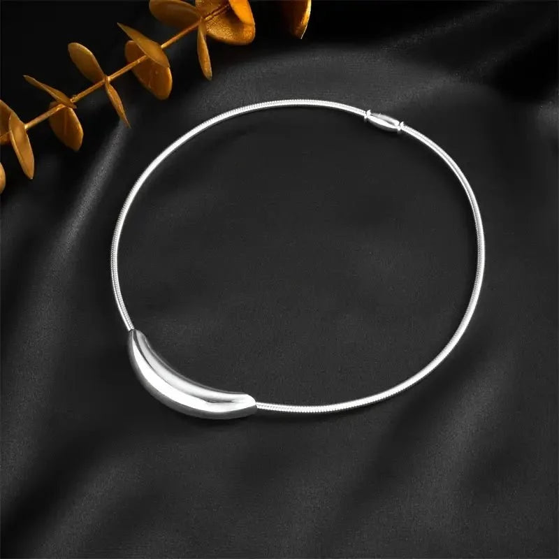 Dainty Modern Curve Choker Necklace