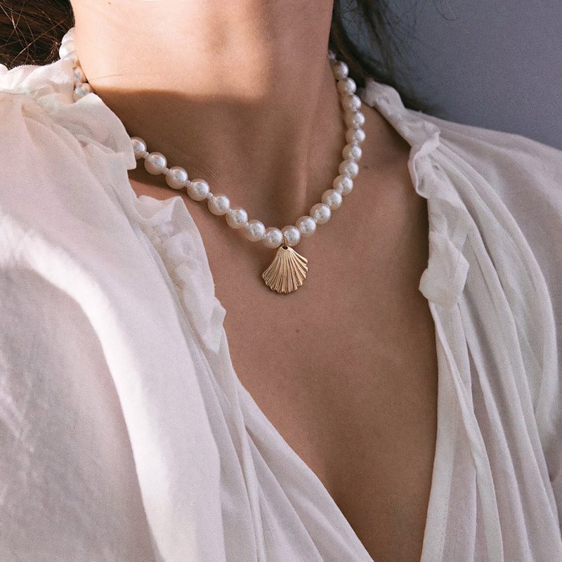 Elegant Sea Shell Pearl Necklace