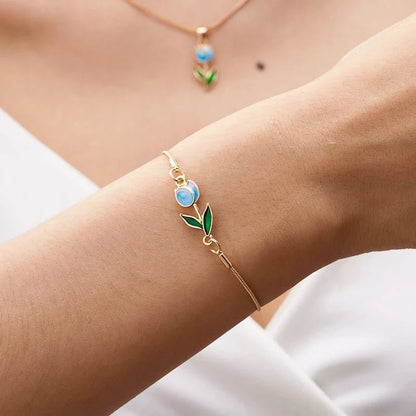 Feminine Floral Tulip Bracelet and Necklace Set