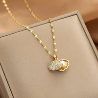 Clamshell Luster