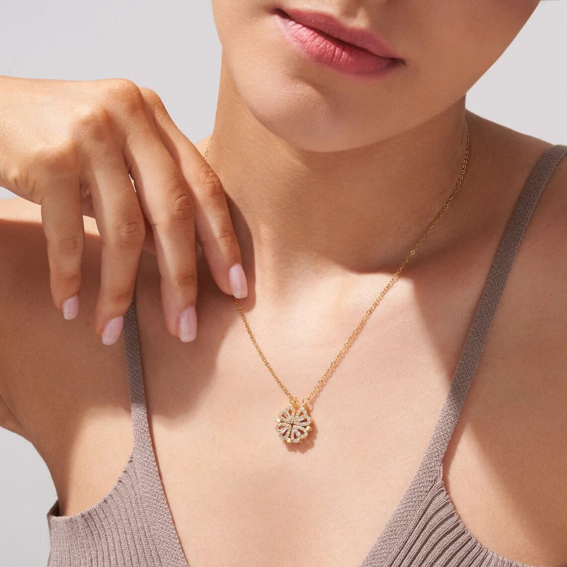18k Dainty Eternal Clover Necklace
