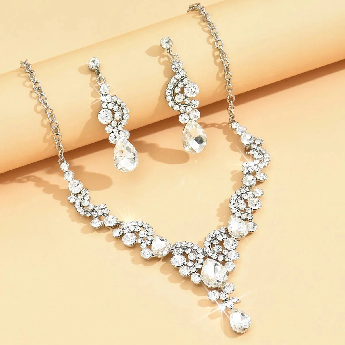 Rounded Diamond Glammer Necklace and Earrings Set