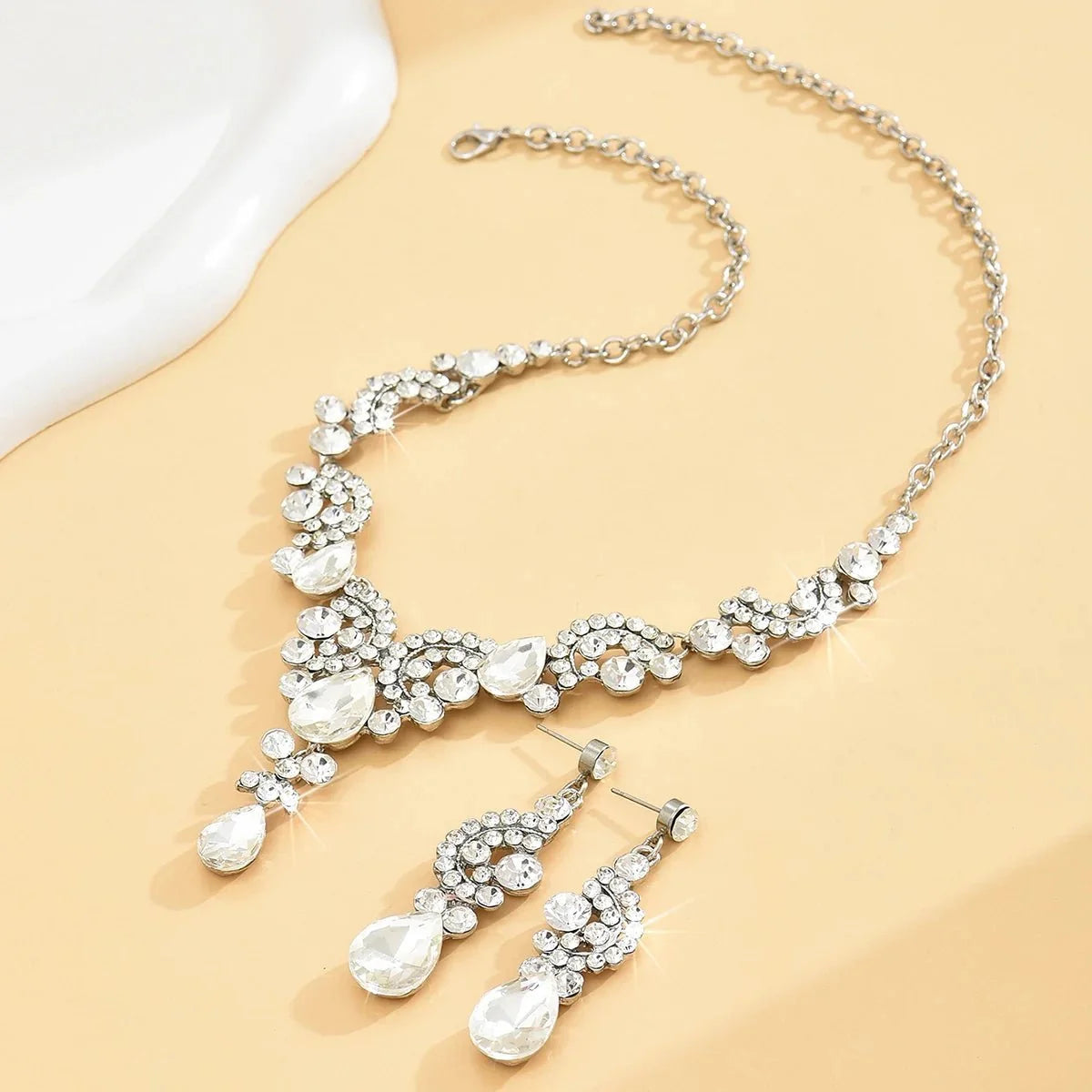 Rounded Diamond Glammer Necklace and Earrings Set
